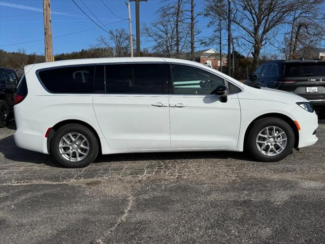 2026 Chrysler Voyager VOYAGER LX