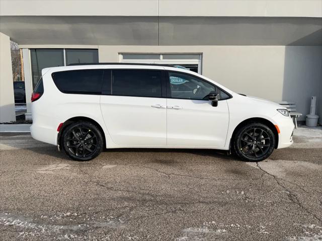 2026 Chrysler Pacifica Limited AWD
