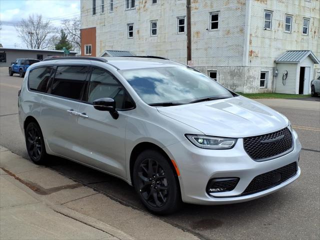 2026 Chrysler Pacifica Select AWD