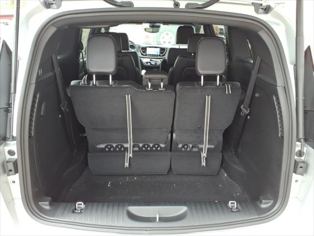 2026 Chrysler Pacifica Select AWD