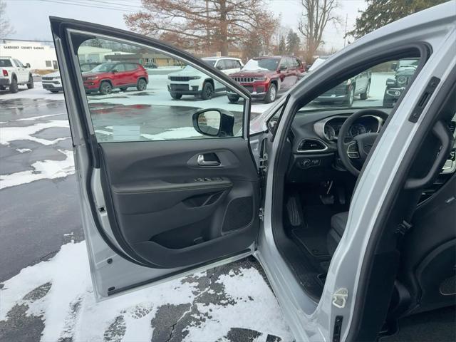 2026 Chrysler Voyager VOYAGER LX