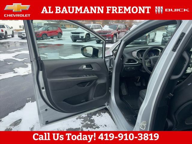 2026 Chrysler Voyager VOYAGER LX