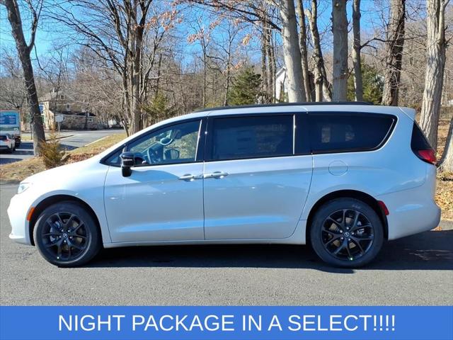 2026 Chrysler Pacifica Select AWD
