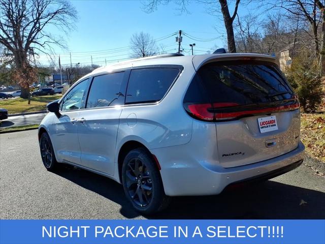 2026 Chrysler Pacifica Select AWD