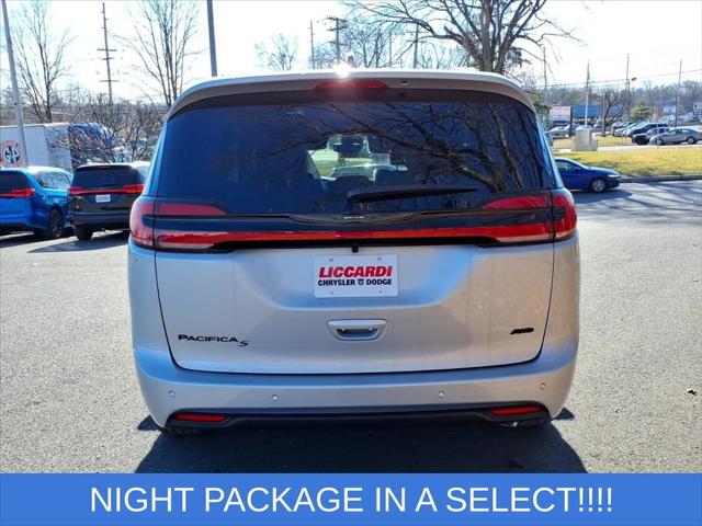 2026 Chrysler Pacifica Select AWD