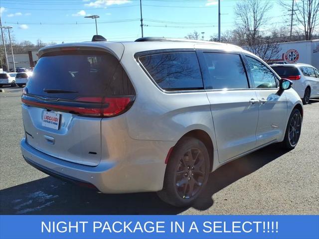 2026 Chrysler Pacifica Select AWD