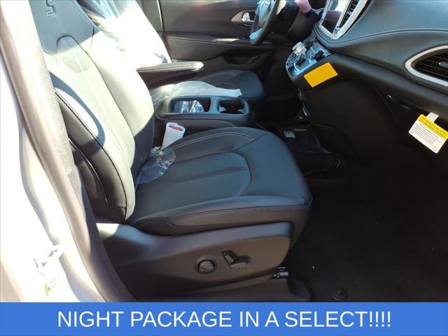 2026 Chrysler Pacifica Select AWD