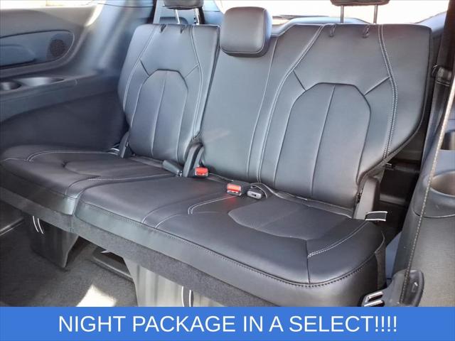2026 Chrysler Pacifica Select AWD