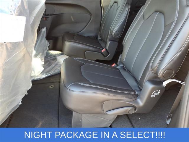 2026 Chrysler Pacifica Select AWD