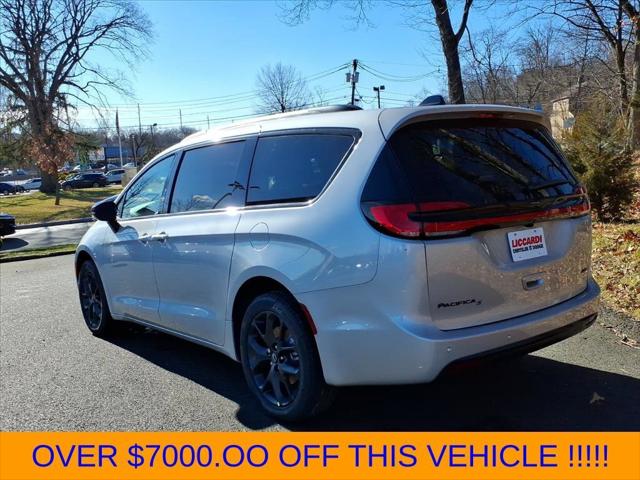 2026 Chrysler Pacifica Select AWD