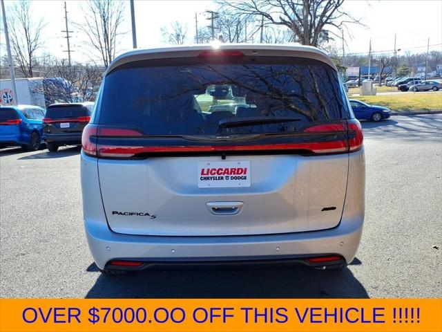 2026 Chrysler Pacifica Select AWD