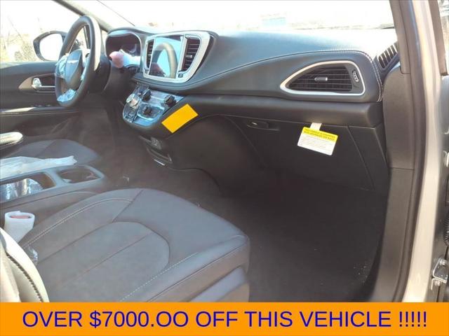2026 Chrysler Pacifica Select AWD
