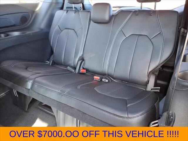 2026 Chrysler Pacifica Select AWD