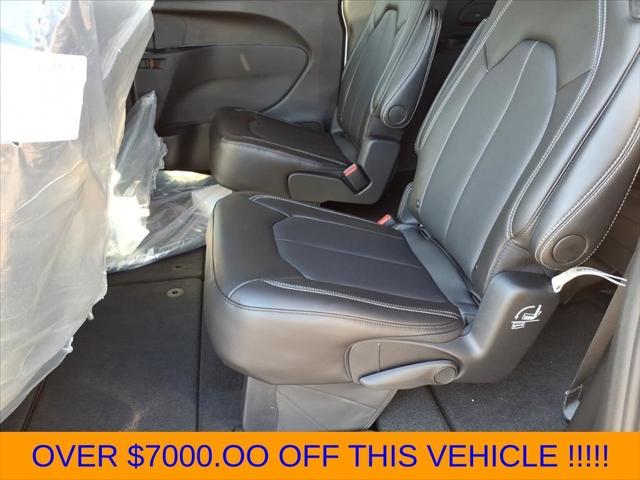 2026 Chrysler Pacifica Select AWD