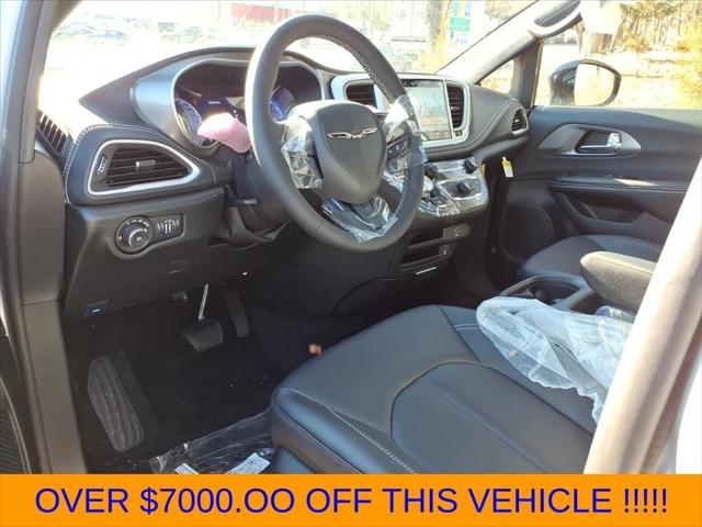 2026 Chrysler Pacifica Select AWD