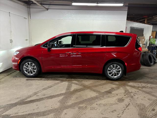 2026 Chrysler Pacifica Select AWD