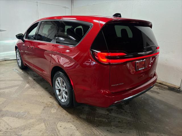 2026 Chrysler Pacifica Select AWD