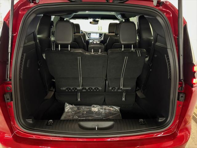 2026 Chrysler Pacifica Select AWD