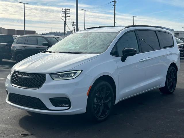 2026 Chrysler Pacifica PACIFICA SELECT AWD