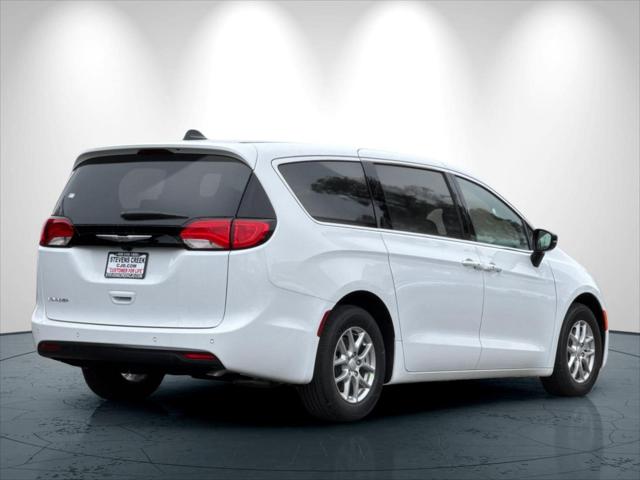2026 Chrysler Voyager LX