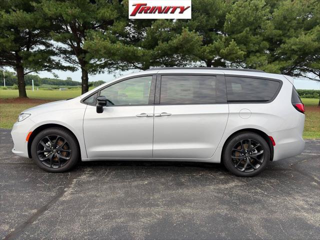 2026 Chrysler Pacifica Select for sale in Taylorville, IL