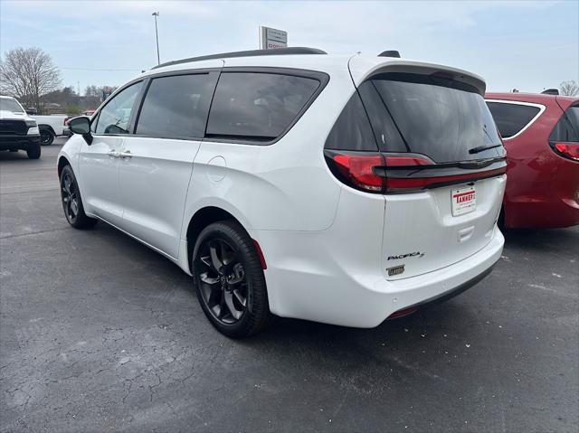 2026 Chrysler Pacifica PACIFICA SELECT AWD