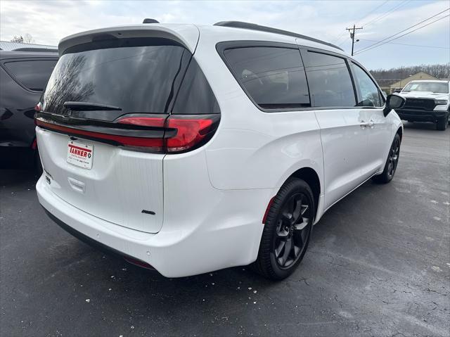 2026 Chrysler Pacifica PACIFICA SELECT AWD