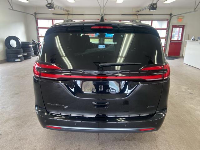 2026 Chrysler Pacifica Select AWD