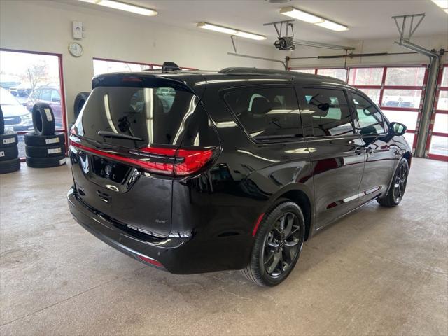 2026 Chrysler Pacifica Select AWD