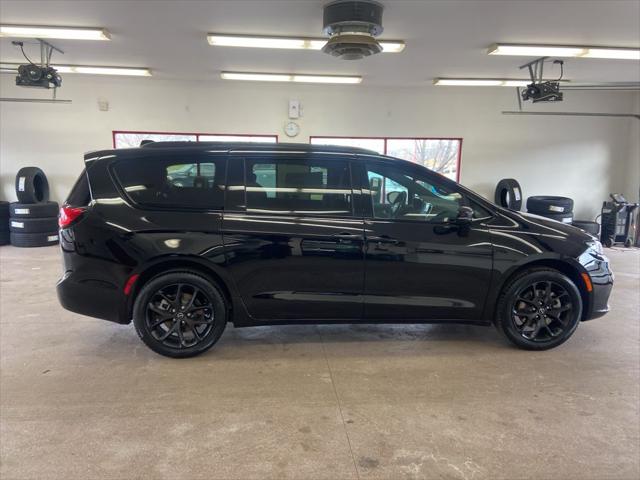 2026 Chrysler Pacifica Select AWD