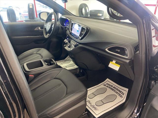 2026 Chrysler Pacifica Select AWD