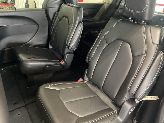 2026 Chrysler Pacifica Select AWD