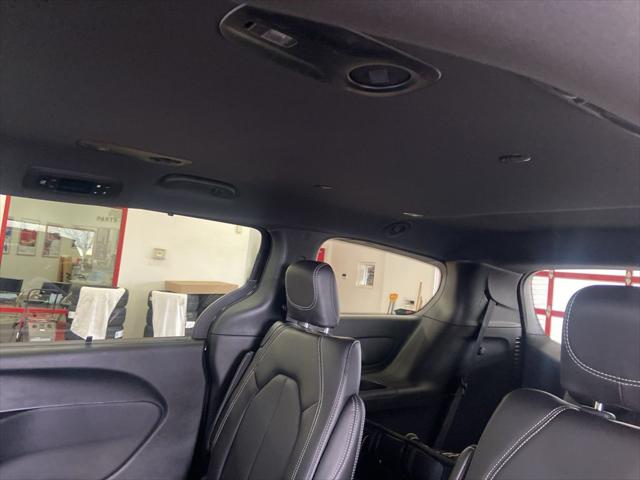 2026 Chrysler Pacifica Select AWD