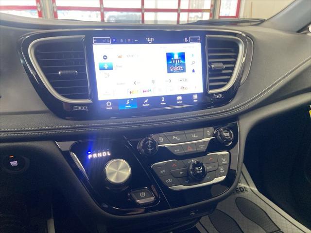 2026 Chrysler Pacifica Select AWD