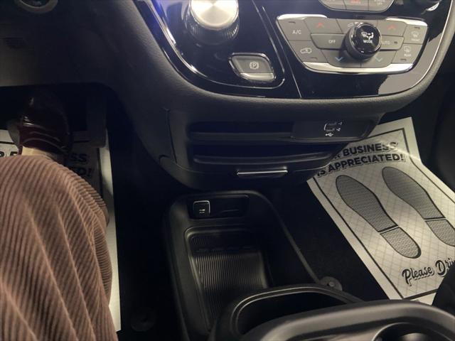 2026 Chrysler Pacifica Select AWD