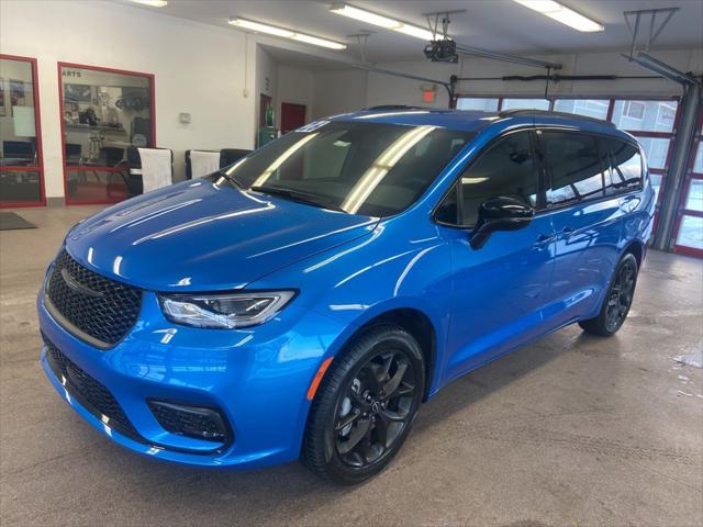 2026 Chrysler Pacifica PACIFICA SELECT AWD