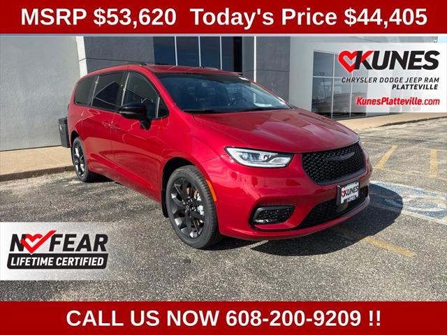 2026 Chrysler Pacifica Select AWD for sale in Platteville, WI