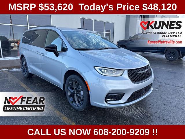 2026 Chrysler Pacifica Select AWD for sale in Platteville, WI