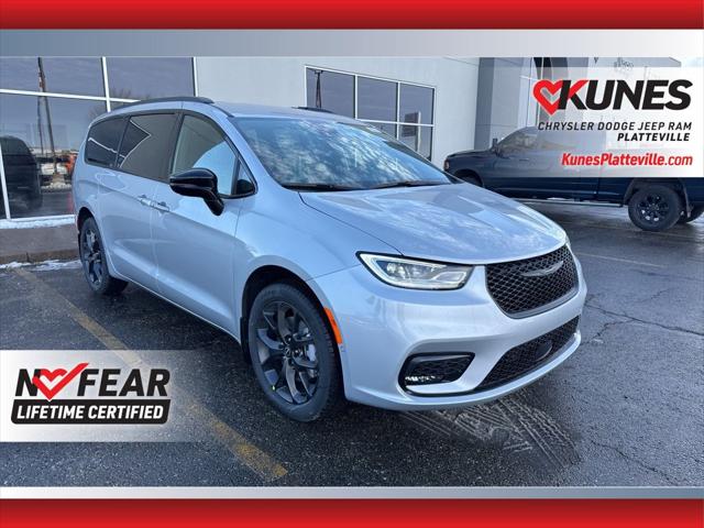 2026 Chrysler Pacifica Select AWD for sale in Platteville, WI