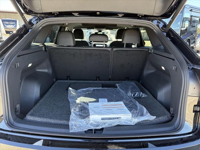 2026 Volkswagen Atlas Cross Sport SE with Technology