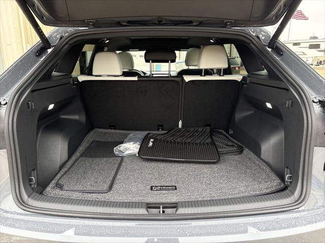 2026 Volkswagen Atlas Cross Sport SEL Premium R-Line