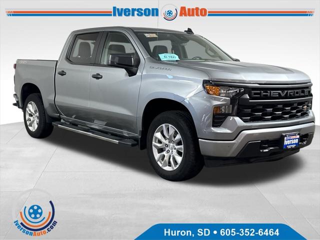 2023 Chevrolet Silverado 1500 4WD Crew Cab Short Bed Custom