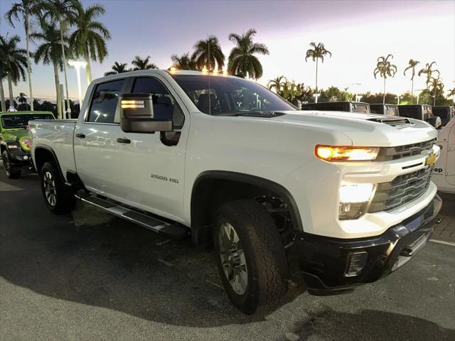 2024 Chevrolet Silverado 2500HD 4WD Crew Cab Standard Bed Custom