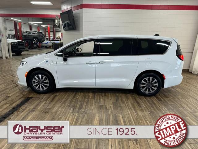 2024 Chrysler Pacifica Hybrid Select 2024 Chrysler Pacifica Hybrid Select