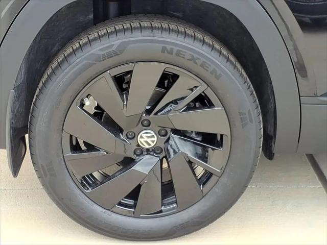 2026 Volkswagen Atlas Cross Sport SE with Technology