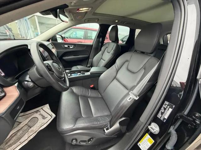 2024 Volvo XC60 B5 Plus Dark Theme