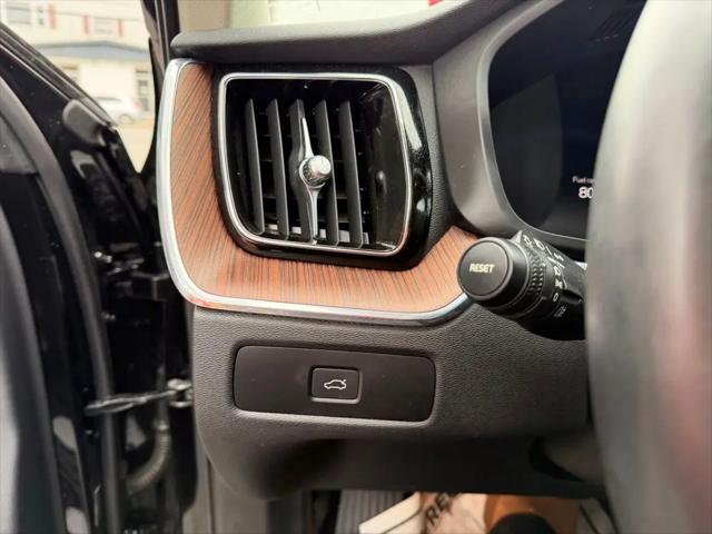 2024 Volvo XC60 B5 Plus Dark Theme