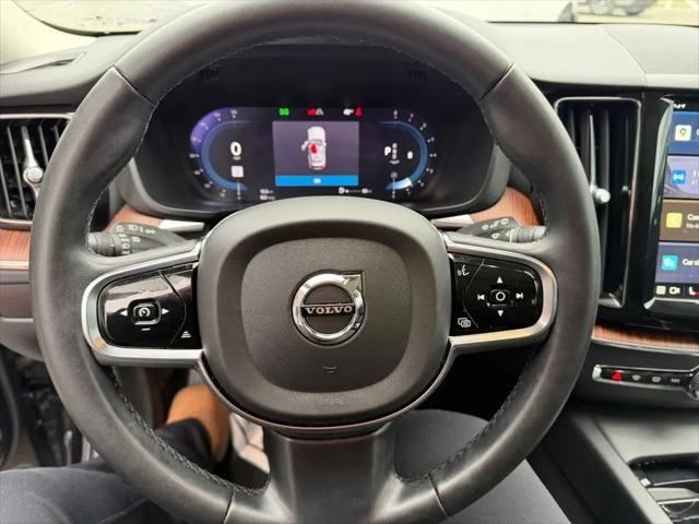 2024 Volvo XC60 B5 Plus Dark Theme