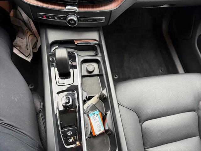 2024 Volvo XC60 B5 Plus Dark Theme