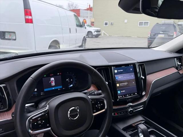2024 Volvo XC60 B5 Plus Dark Theme